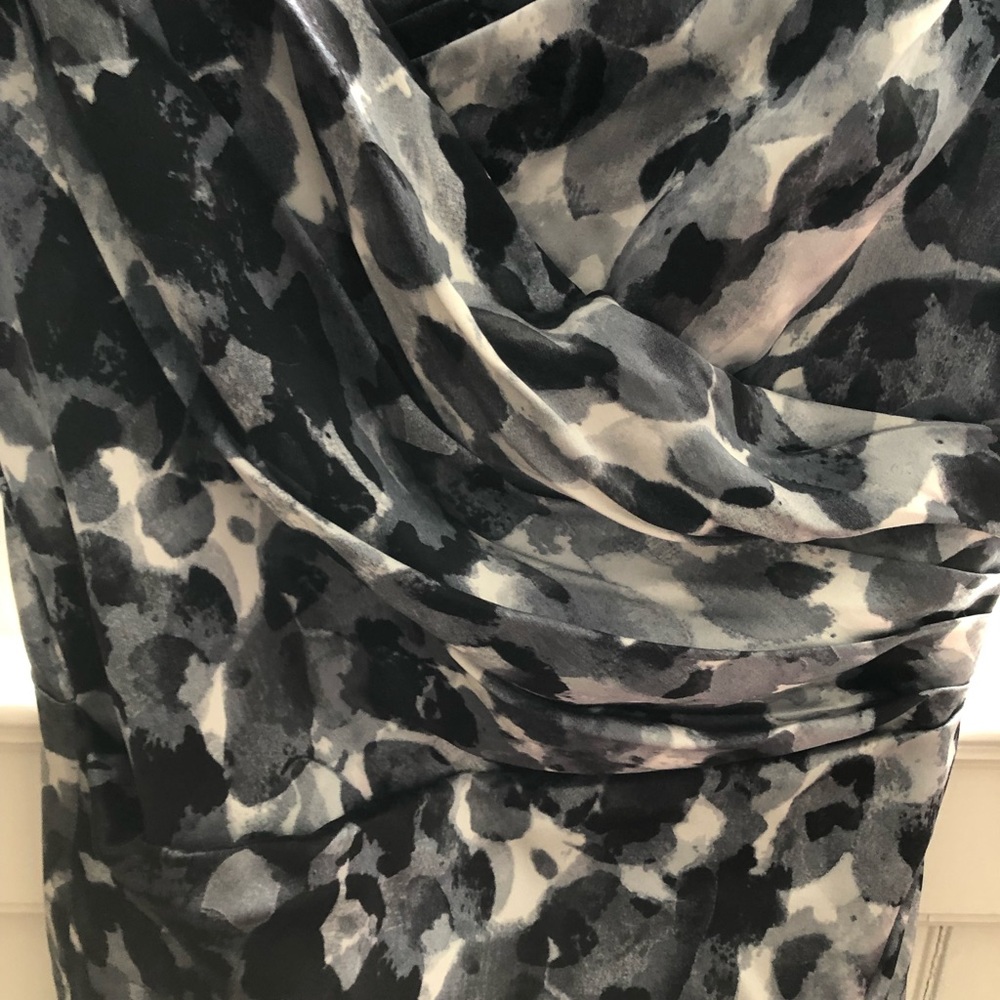 Pretty Holiday Dress!! Woman’s Dress - Picture 2 of 3